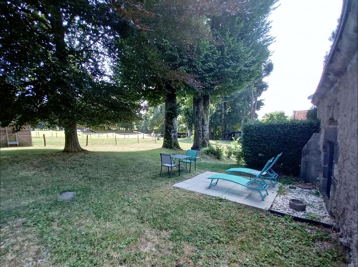 Les Gites De Recoleine Nébouzat Exteriör bild